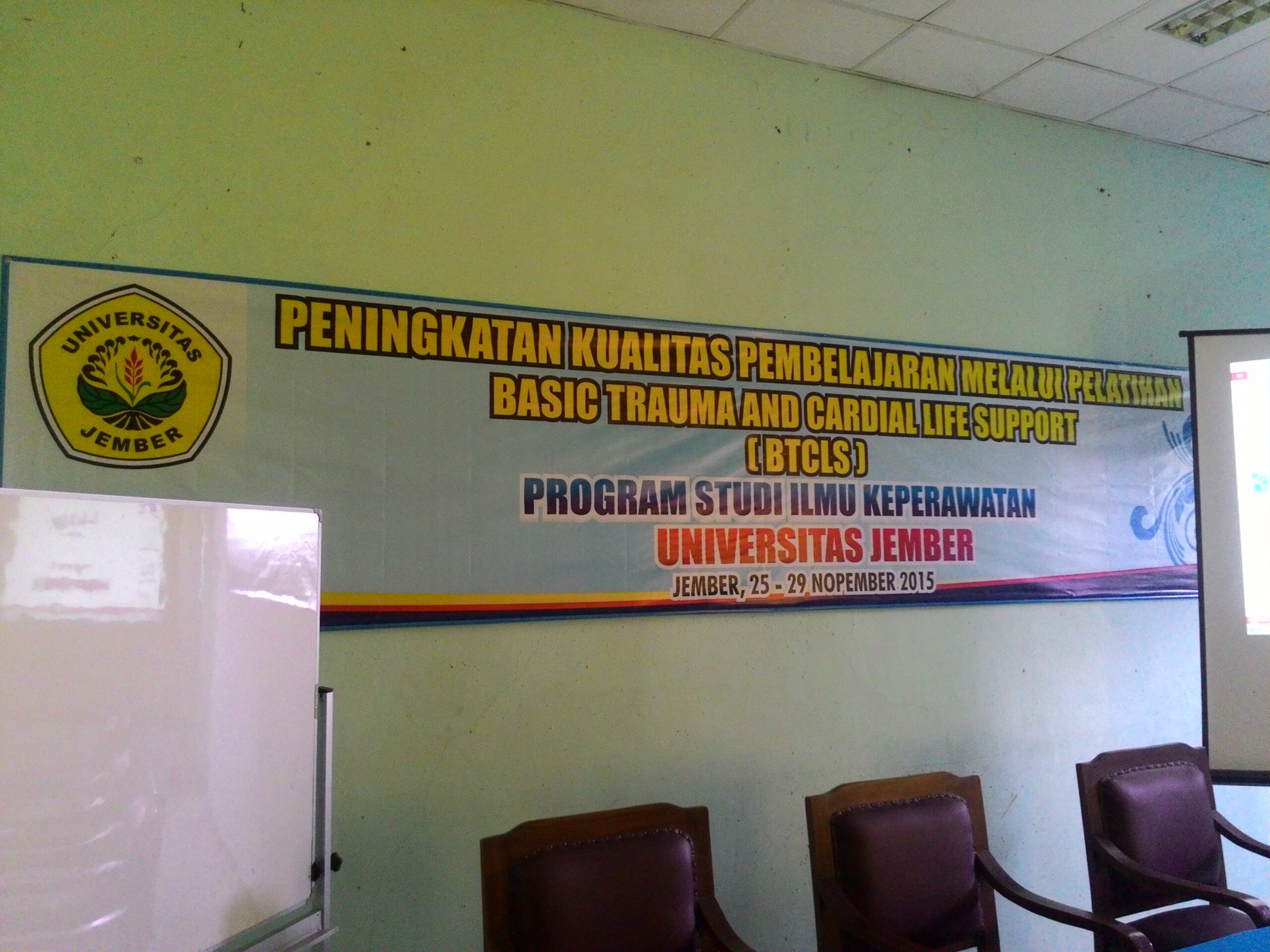 PSIK UNIVERSITAS JEMBER GELAR PELATIHAN BTCLS AGD 118