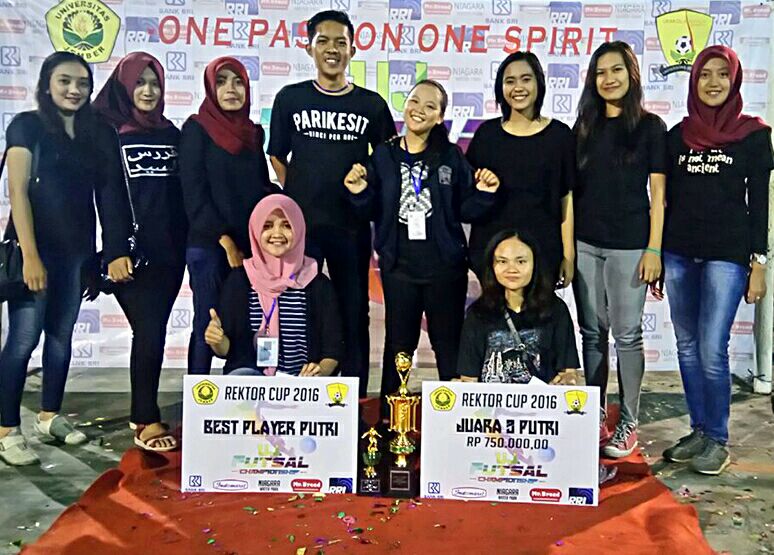 Tim Futsal Putri PSIK UNEJ menjadi Juara III dalam Rektor Cup 2016