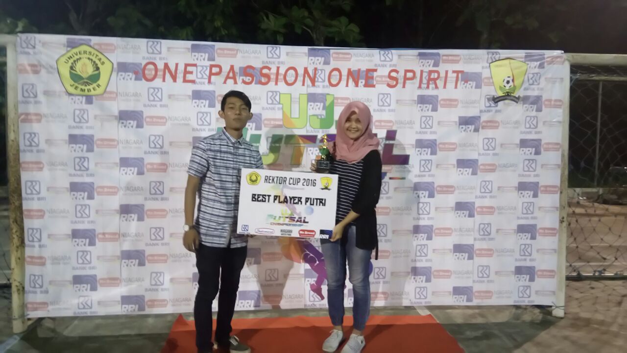 ANGGI THE BEST PLAYER PUTRI DALAM REKTOR CUP TAHUN 2016