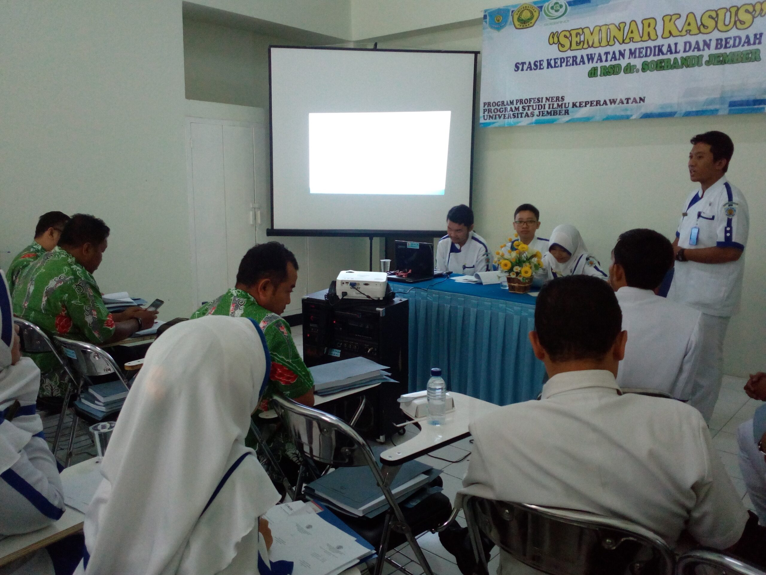 MAHASISWA PSIK RUTIN MENGADAKAN SEMINAR KLINIK MEDICAL BEDAH DI RSD.dr.SOEBANDI JEMBER