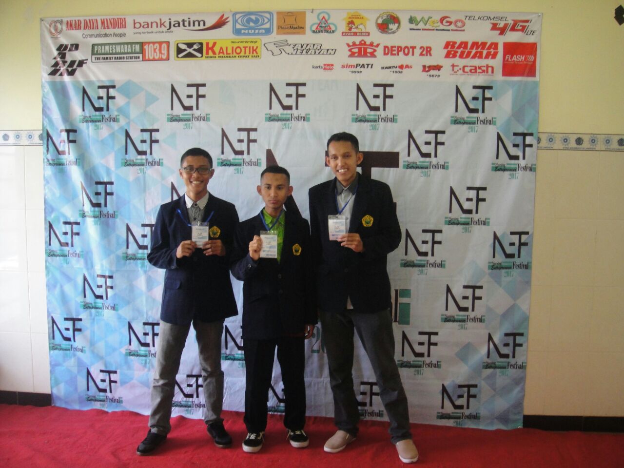 MAHASISWA PSIK UNIVERSITAS JEMBER JUARA SATU (I) ENTREPRENEUR TAHUN 2017 DI STIKES MUHAMMADIYAH LAMONGAN.