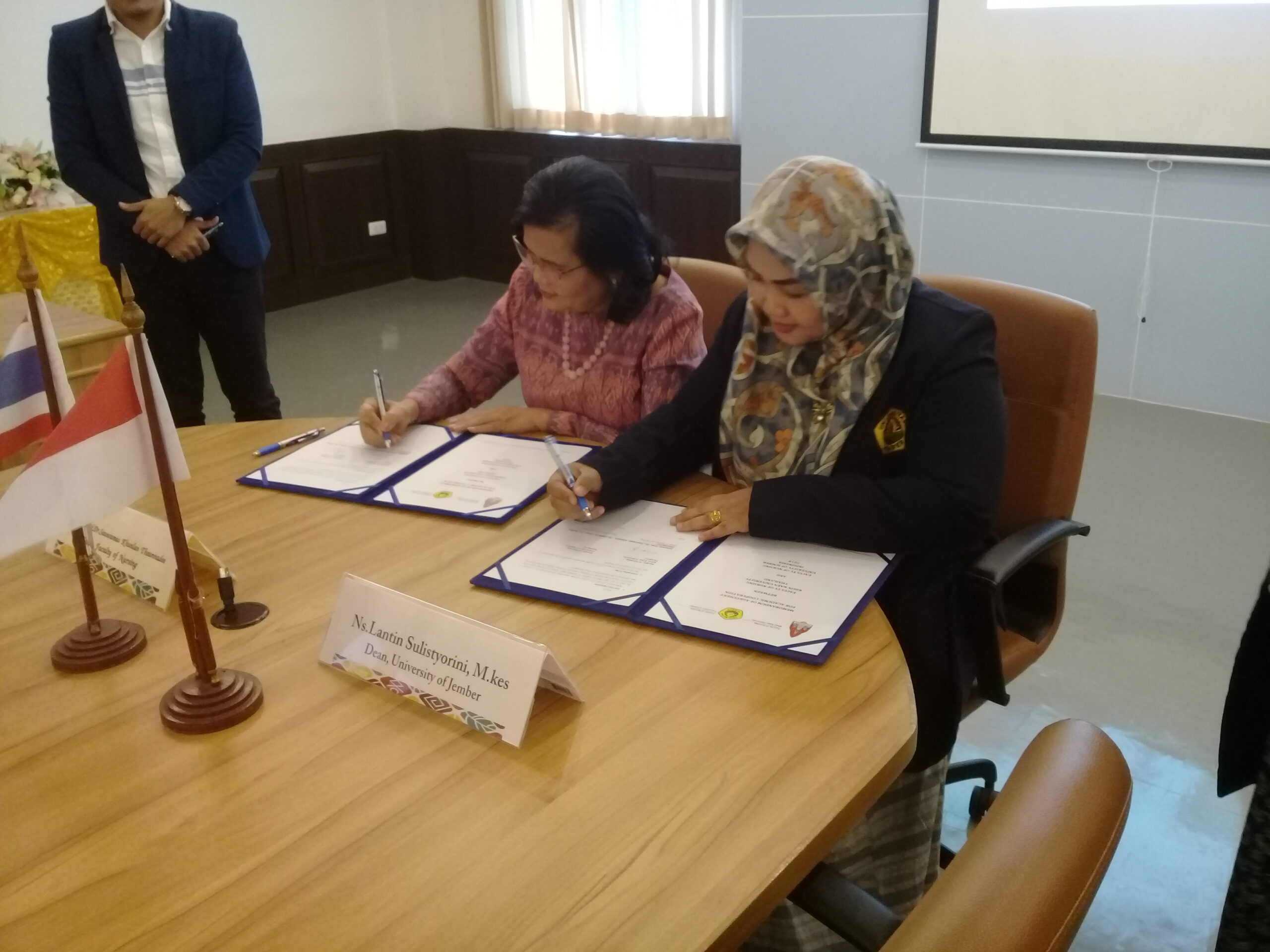 PENANDATANGANAN MOA KERJA SAMA FAKULTAS KEPERAWATAN UNIVERSITAS JEMBER DENGAN KHON KAEN UNIVERSITY THAILAND