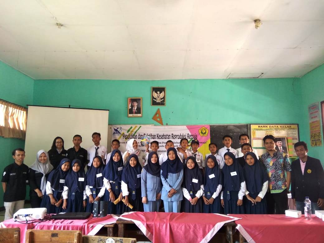 PKM Kreativitas Film Pendek “Sehat Reproduksi Remaja” Ramah Kearifan Lokal Pada Kelompok  Siswa SMP di Bondowoso