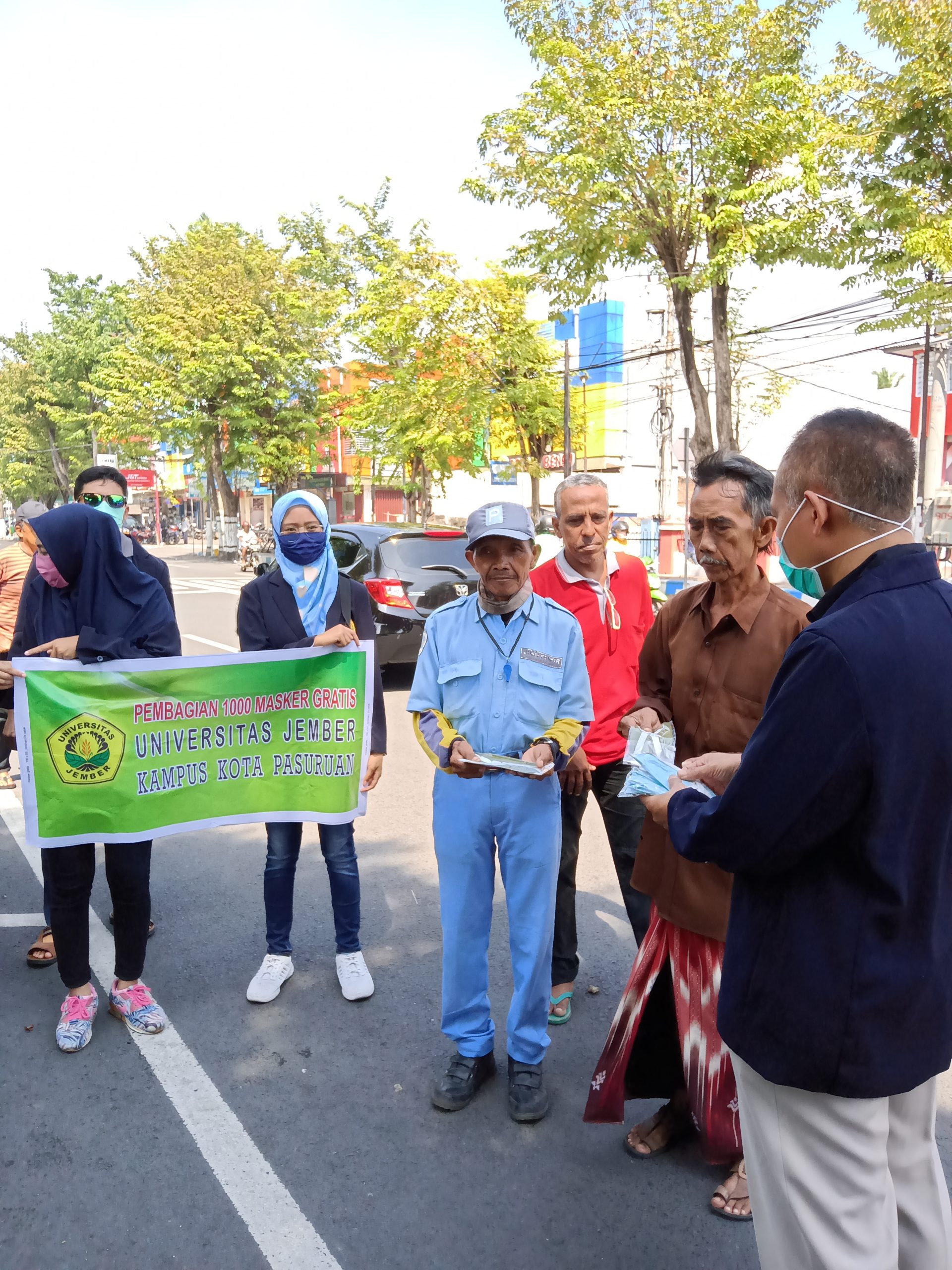 SERIBU MASKER GRATIS DARI UNEJ  KAMPUS KOTA PASURUAN UNTUK WARGA KOTA PASURUAN