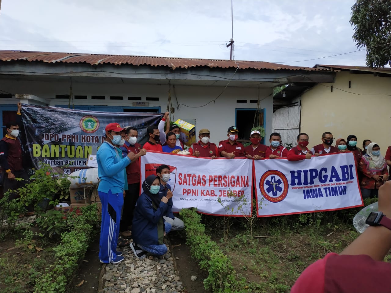 IKM FKEP BANTU KORBAN BANJIR TEMPUREJO JEMBER