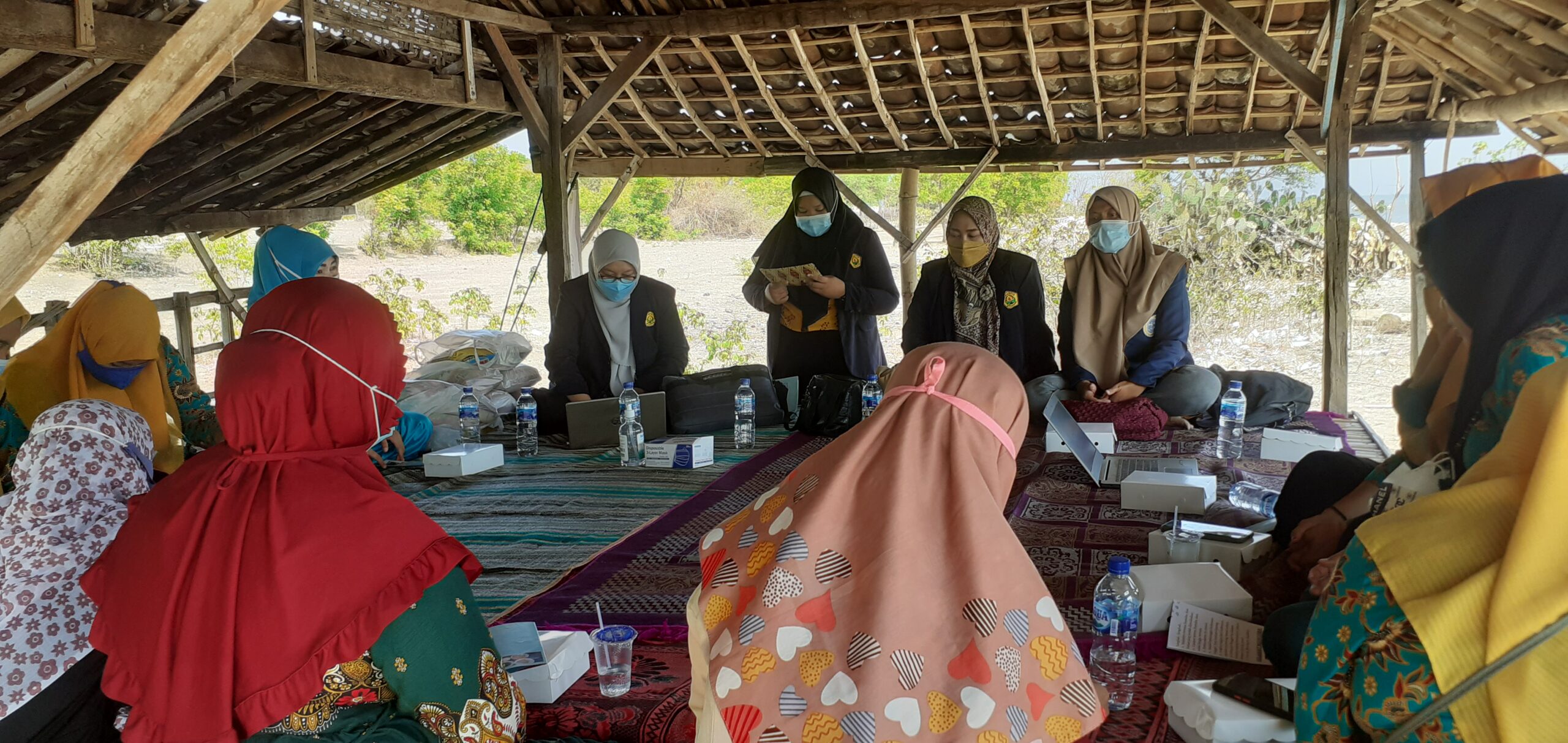 PENGABDIAN MASYARAKAT DI DESA WATUPRAPAT KEC. NGULING KABUPATEN PASURUAN   “PEMANFAATAN KAWASAN RUMAH PANGAN LESTARI (KRPL) UNTUK MENGURANGI KEJADIAN STUNTING DI WILAYAH PESISIR”