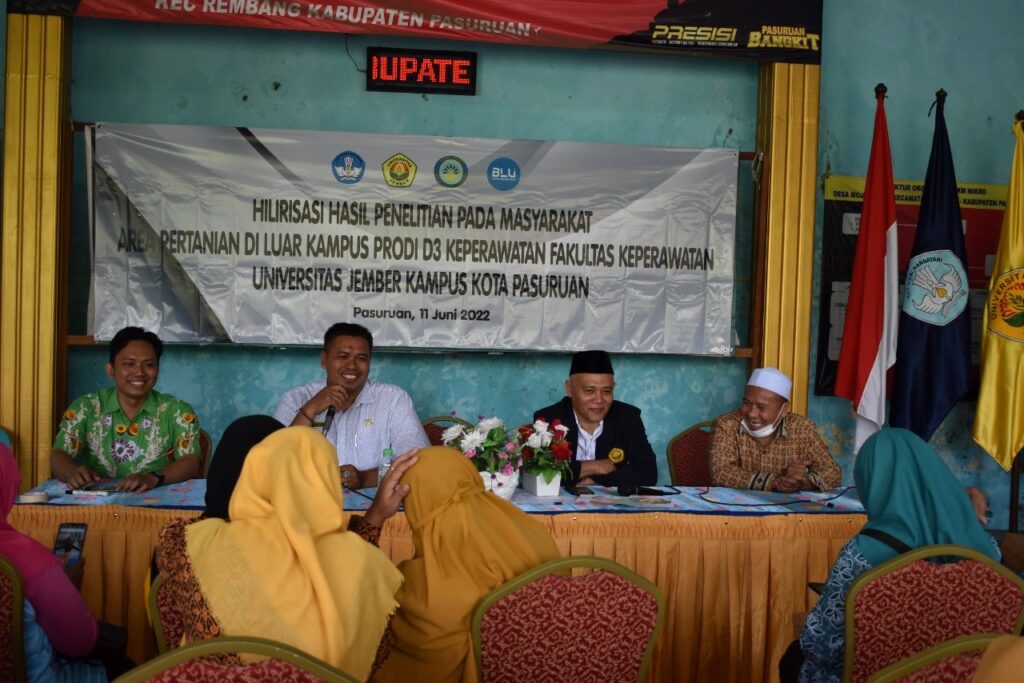 PELAKSANAAN PENGABDIAN MASYARAKAT PRODI D3 KEPERAWATAN UNIVERSITAS JEMBER KAMPUS KOTA PASURUAN MELALUI PEMERIKSAAN KESEHATAN & EDUKASI PERMASALAHAN KESEHATAN DI AREA PERTANIAN