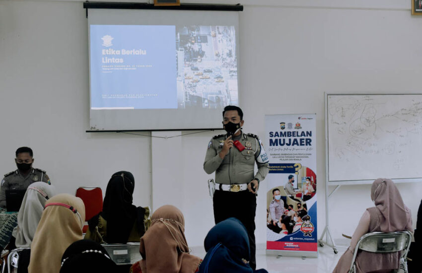 “SAMBAL MUJAER” oleh Satlantas Kota Pasuruan di UNEJ KAMPUS KOTA PASURUAN